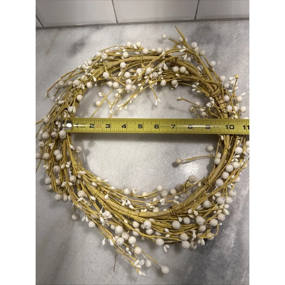 Artificial White Berry Wreath With Natural Twig Base O L A005‎